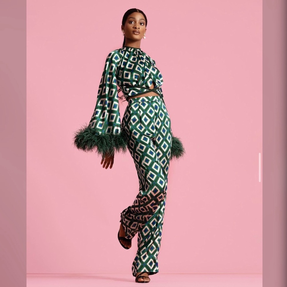 (The KIWI Set) Endless Elegance! Feathered 2 piece pant set